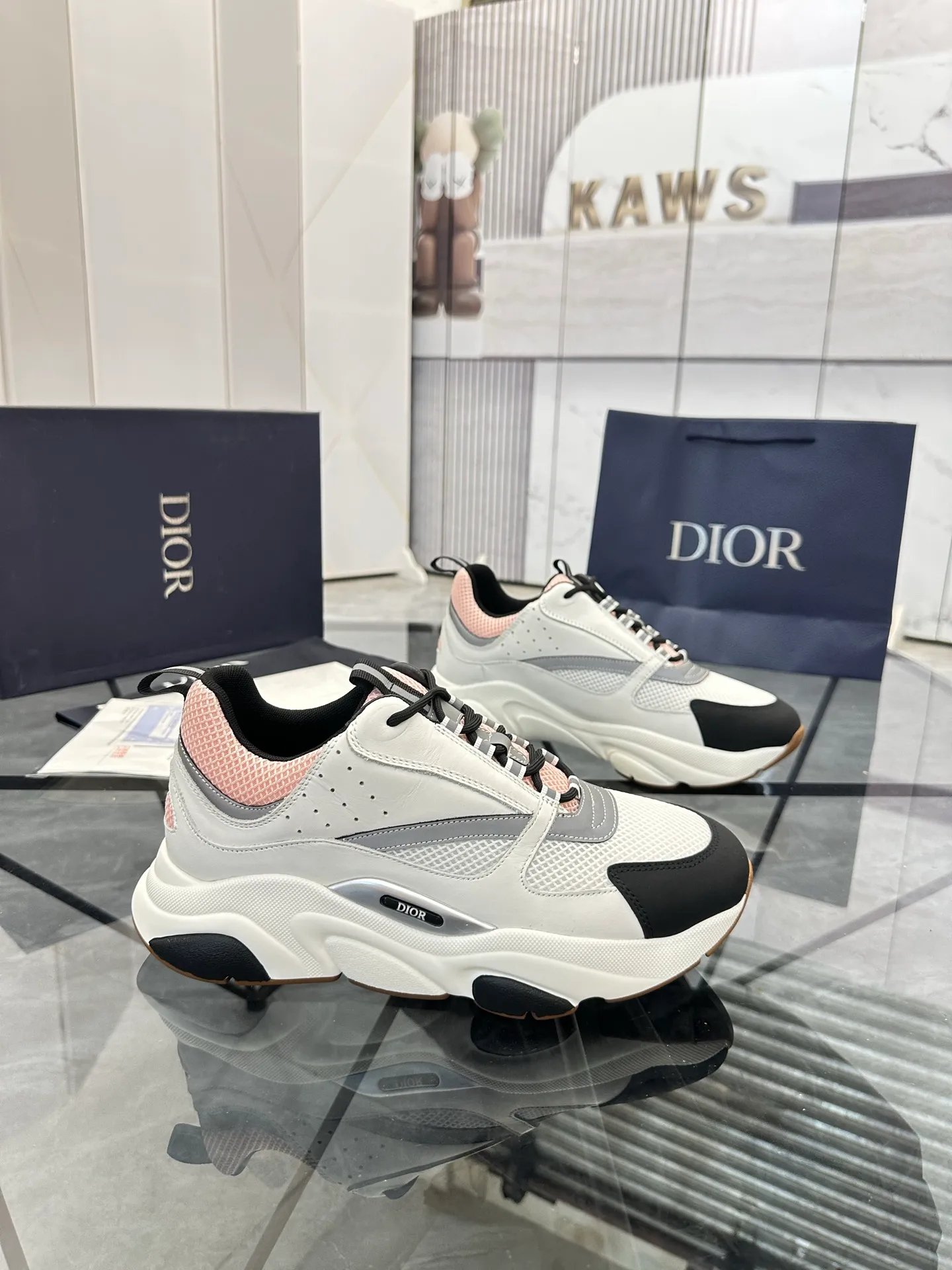 Men's shoes: 💰P460¥ Ready in Guangzhou, fully packaged Product trademark: Dior* "Dior*" low-top casual shoes Regular size: 38-46 (can be customized to 47) B22 Product materials: imported cowhide leather upper spliced ​​with original fabric, breathable lining, original outsole. Number: 920